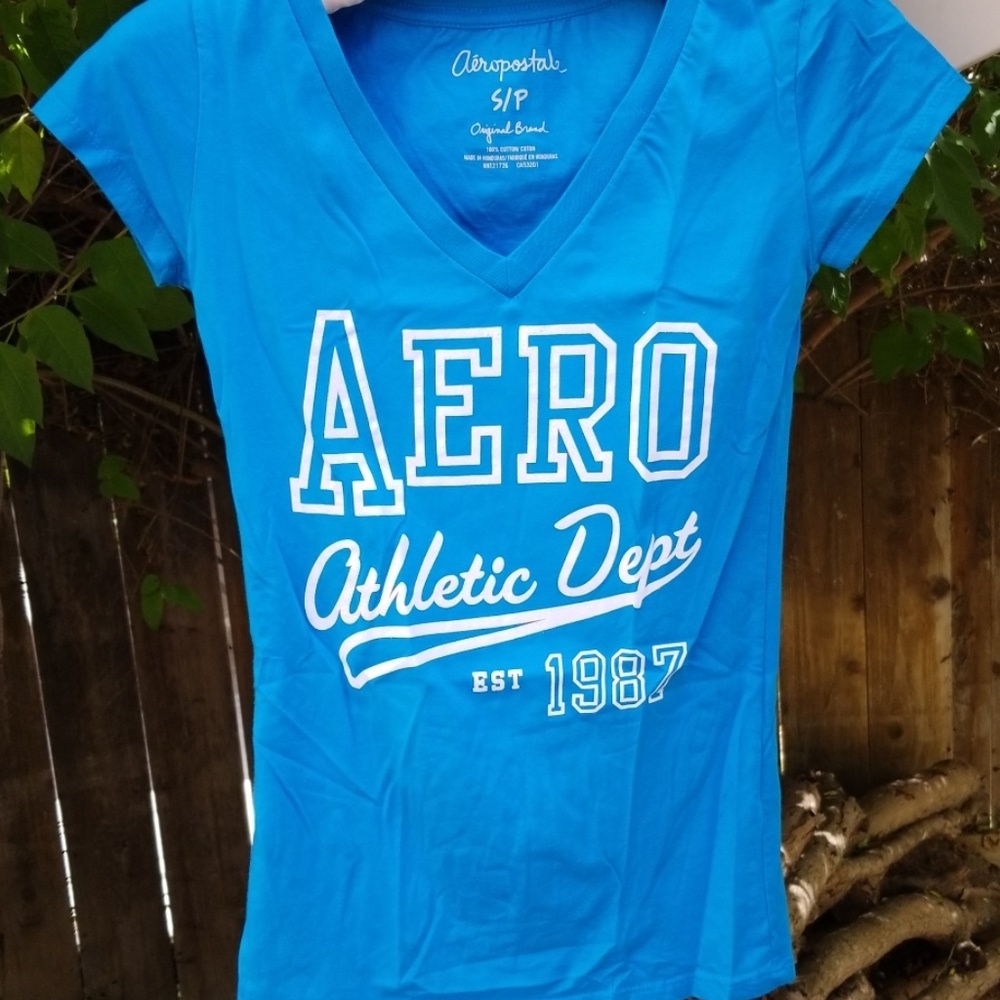 V neck Aero tee